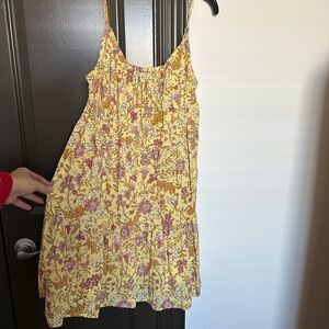 Old Navy Floral Yellow Boho Sundress Women’s Size M - Tiered Skirt & Pockets